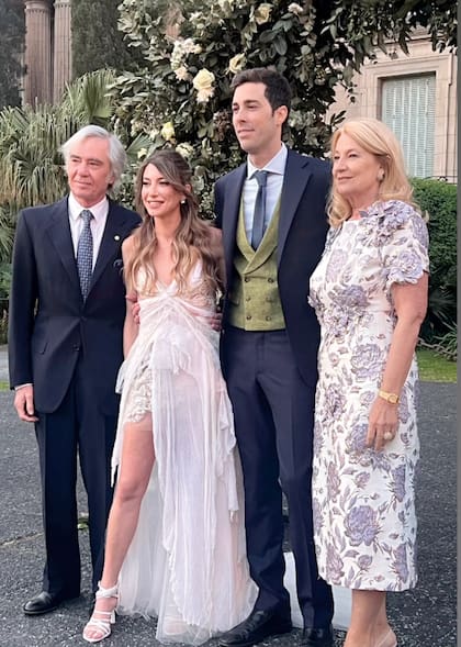 Quince días después de haber participado en la boda de su primo Santiago Blaquier con Magdalena “Maggie” Zorraquín frente al lago Nahuel Huapi, Milagros Blaquier vivió su propio cuento de hadas.