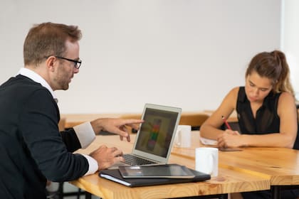 Quines trabajan un día no laboral, cobran o equivalente a una jornada simple (Foto: Freepik)