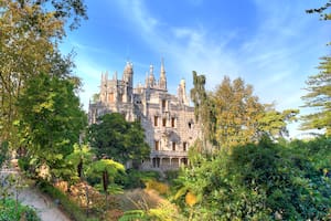 Quinta da Regaleira se despliega al pie de una montaña en cuatro hectáreas.