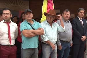 Quintín Gómez (de sombrero marrón), en marzo de 2023, en una imagen junto a Capitanich, y Emerenciano y César Sena