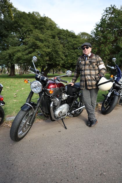 Quique en una Triumph Boneville t120