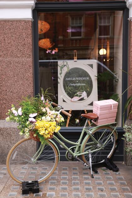 "Quise plasmar en los zapatos esa sensación de paz despreocupada de cuando sos chico, una cierta ingenuidad divertida”, cuenta Amelia.