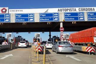 Escapó de un control policial, atropelló y mató a la trabajadora de un peaje en la autopista Rosario-Córdoba