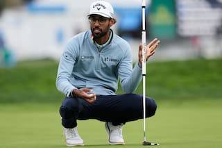 Rachas de grandes birdies de Bhatia lo ayudan a superar el viento y a liderar en Pebble Beach