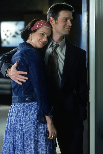 Rachel Griffiths y Peter Krause en Six Feet Under