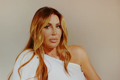 Rachel Uchitel en su casa en Nueva York, el 27 de mayo de 2021. Durante más de una década, un amplio acuerdo de no divulgación con Tiger Woods gobernó su vida; luego, dio su versión de la historia sobre su romance con Tiger