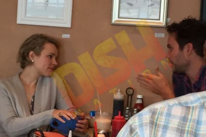 Rachel y Taylor compartiendo un almuerzo cerca de la casa del actor