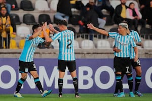 Racing se hizo fuerte en Chile con la contundencia de Solari y Maravilla Martínez