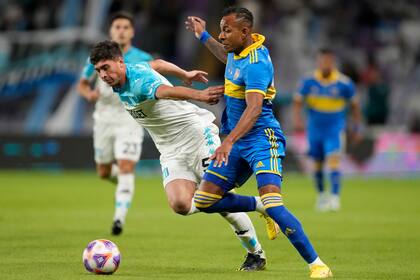 Racing Club's Juan Nardoni, left, and Sebastian Villa of Boca Juniors fight for the ball during Argentinian Super Cup final between Boca Juniors and Racing Club in Abu Dhabi, United Arab Emirates, Friday, Jan. 20, 2023. (AP Photo/Kamran Jebreili)