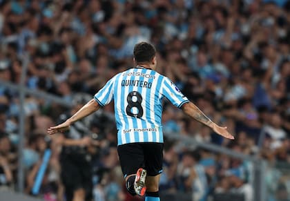 Racing dejó en el camino a Corinthians con una actuación memorable de Juan Fernando Quintero