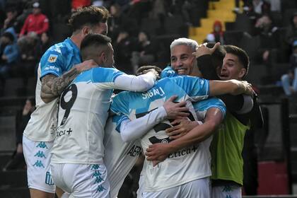 Racing es el único escolta de Boca Juniors en la Liga Profesional