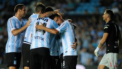 Racing festeja ante Huracán