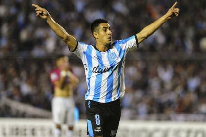 Racing festejó y pasó a cuartos