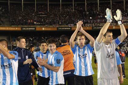 Racing ilusiona a fuerza de golpes grandes