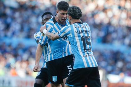Racing nunca disputó una final de Copa Sudamericana; sueña con levantar el trofeo