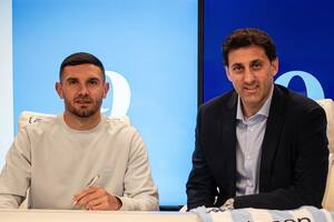 Racing reafirmo su interés por Martínez con una exorbitante cláusula que asegura su permanencia en el club