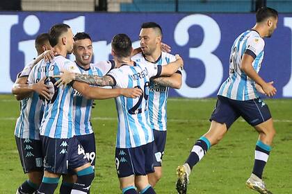 Racing recibe a Rentistas en el debut por la Copa Libertadores.