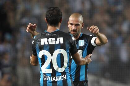 Racing vs Godoy Cruz, festejo cvitanich y Lopez