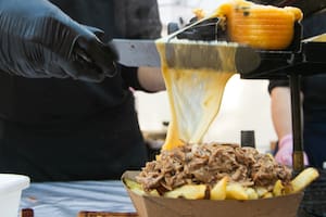 10 platos imperdibles de la última Feria Francesa de 2025 con más de 30 stands de cocina regional