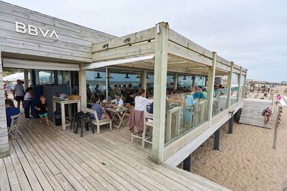 Rada Beach, una de las de cinco propuestas gastronómicas exclusivas para disfrutar la noche de Año Nuevo en Pinamar, con opciones que destacan por su ambiente sofisticado, menús gourmet y vistas únicas en la costa argentina