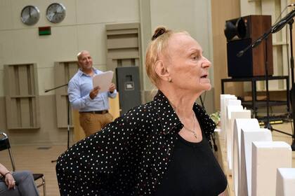 Nora Massi, directora y sostén de Las dos carátulas, en Radio Nacional