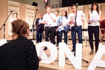 Néstor Hildalgo hace 14 años que forma parte del elenco del radioteatro Las dos carátulas, en Radio Nacional