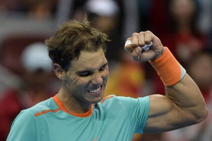 Rafa Nadal festeja en su vuelta al circuito