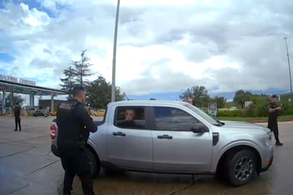 Rafael Di Zeo saliendo del aeropuerto de Córdoba