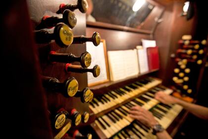 El órgano se puso de nuevo en marcha tanto para servicios religiosos como para conciertos de artistas nacionales y extranjeros