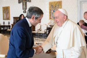 Rafael Grossi, durante su encuentro con Francisco en el Vaticano