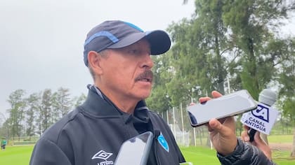 Rafael Loredo, el entrenador de Guatemala, acusó a un miembro del cuerpo técnico argentino de "espiar" su planteo táctico antes del partido por el Mundial Sub 20