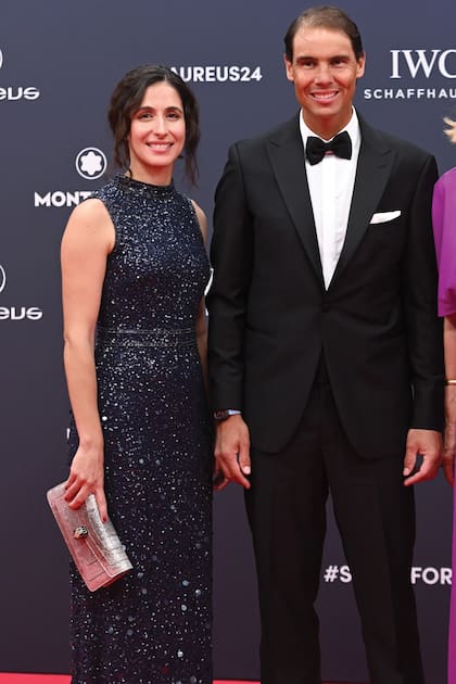 Rafael Nadal fue distinguido junto a su mujer, Mery Perelló, por su labor en la fundación que lleva el nombre del tenista. De bajo perfil, ella se destacó con un elegante diseño bordado de Rosa Clará.