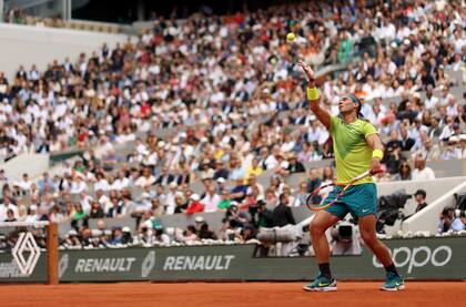 Rafael Nadal midiéndose ante Casper Ruud en la final de Roland Garros. 
