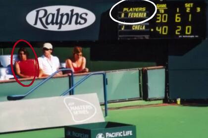 Rafael Nadal mientras observaba el encuentro de Roger Federer y Juan Ignacio Chela en Indian Wells 2004