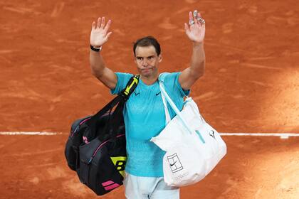 Rafael Nadal se despide del Roland Garros  (Photo by Alain JOCARD / AFP)