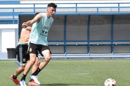 Rafael Pfauser, integrante de SC Freiburg U19, en su primera práctica con la camiseta argentina.