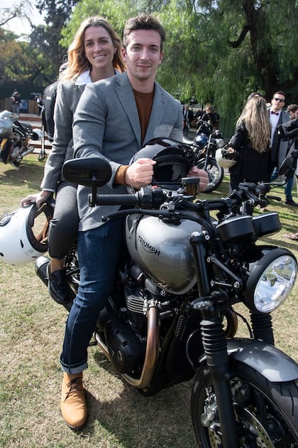 Rafaela Durante (31) y Hernán Franchina (34) son novios y es la primera vez que participaron de la DGR, en una Triumph Speed Twin