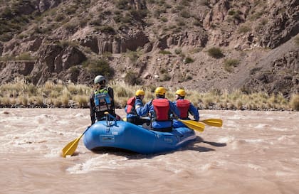 Rafting en el río Mendoza.