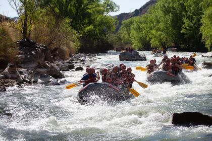 Rafting por el Cañón del Río Atuel con Extremo Aventura.