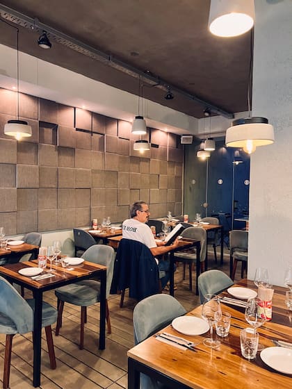 Raggio Osteria. Sebastián Raggiante lleva el timón de este restaurante que funciona dentro del Own Grand Palermo Soho y propone cocina italiana elaborada con ingredientes argentinos fuera de serie.