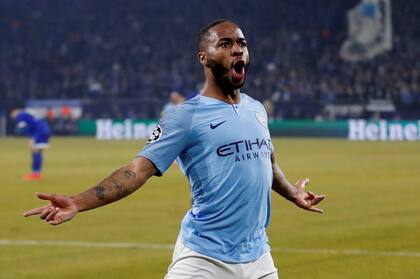 Raheem Sterling metió el tercer gol del Manchester.