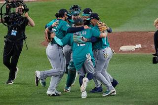 Raleigh pega jonrón, Polanco impulsa dos y Marineros vencen 3-1 a Azulejos en el primer juego