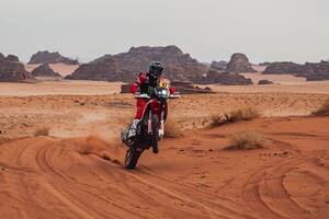 Rally Dakar: Benavides sigue líder en motos y quedó a un paso de lograr su sueño
