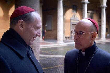 Ralph Fiennes y Stanley Tucci en Cónclave