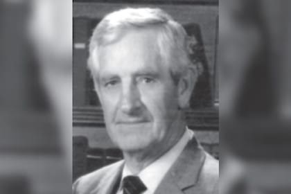 Ralph Young se recibió de ingeniero en la Universidad de Kentucky en 1953