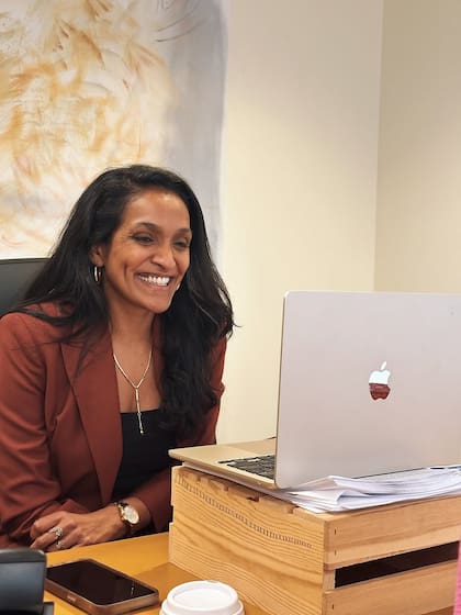 Raman preside el Comité de Vivienda y Sinhogarismo y se ha centrado en prioridades como el cambio climático, la vivienda asequible y la protección de los inquilinos