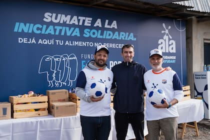 Ramiro Hosselet (Marketing Ala) Zoilo Cruz Martinetti (Fundación Futbol por los Chicos), y Marcelo Barovero, Ex Jugador Profesional.