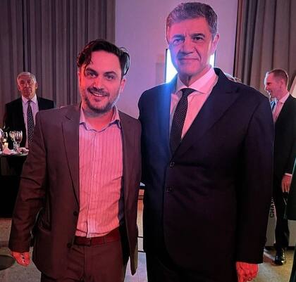 Ramiro Marra y Jorge Macri, durante la cena de la Fundación Conciencia, en La Rural
