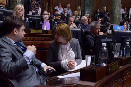 Ramiro Marra y María del Pilar Ramírez, enfrentados en la Legislatura