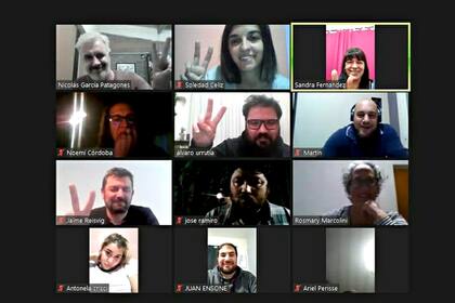 Ramiro Vergara (en la columna del medio, el segundo desde abajo), titular de Corfo, en un zoom con militantes de La Cámpora de la zona